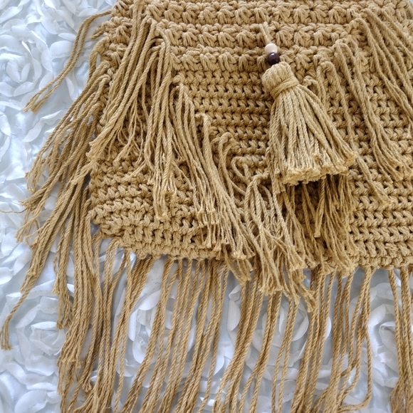 Macrame fringe crossbody bag. - Picture 5 of 13
